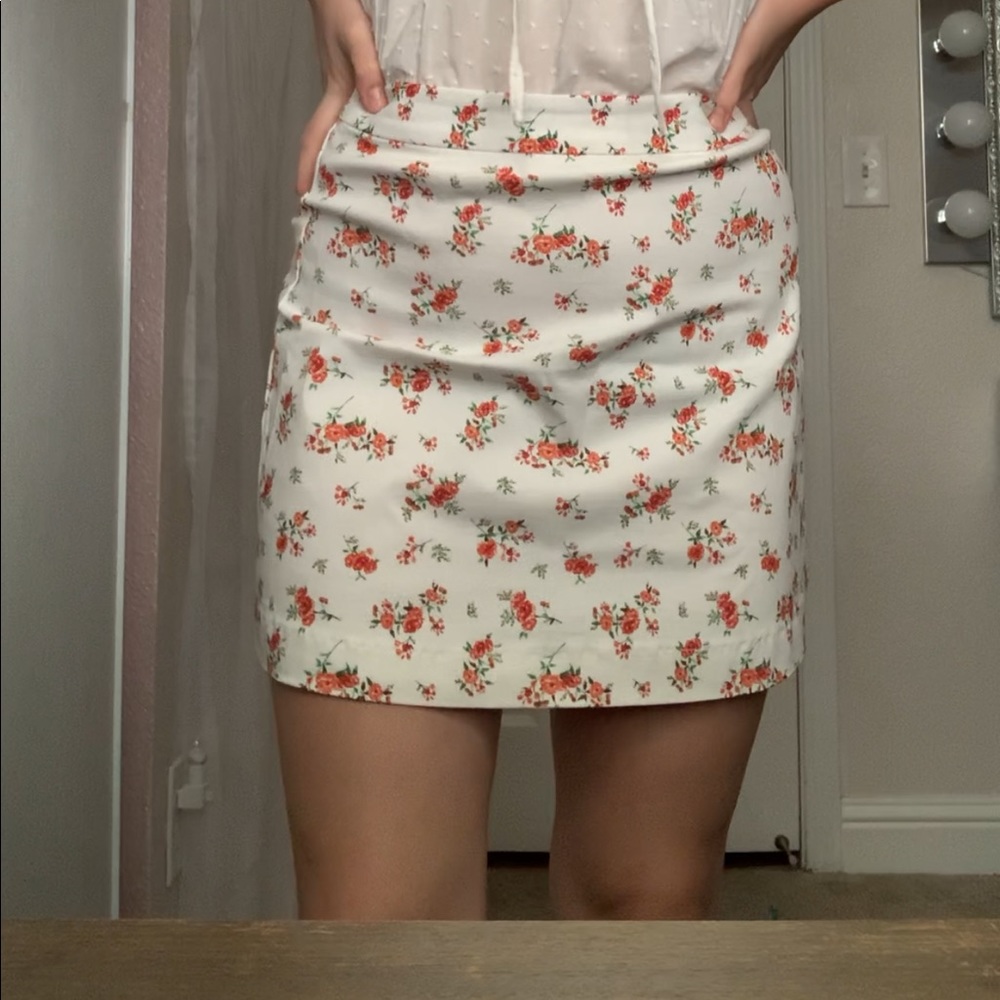 FOREVER 21 FLORAL SKIRT